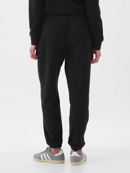 GAP Superge z logotipom GAP