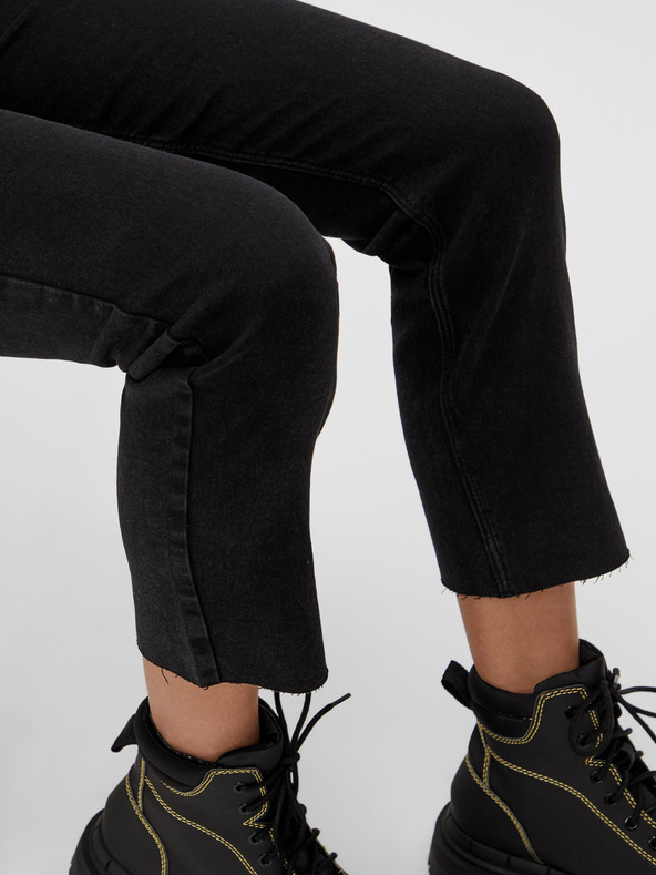 Pieces Črne ukrojene kavbojke ravnega kroja Pieces Luna