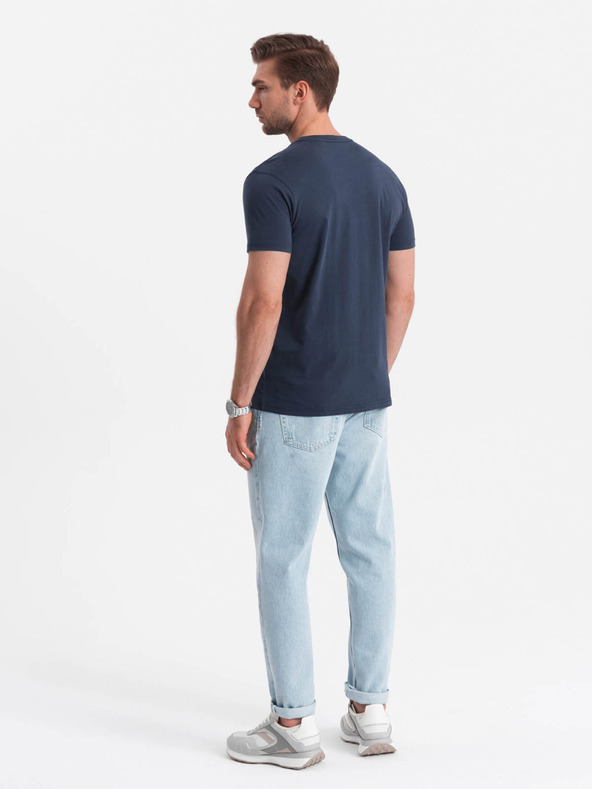 Ombre Clothing Temno modra moška majica z žepom Ombre Clothing