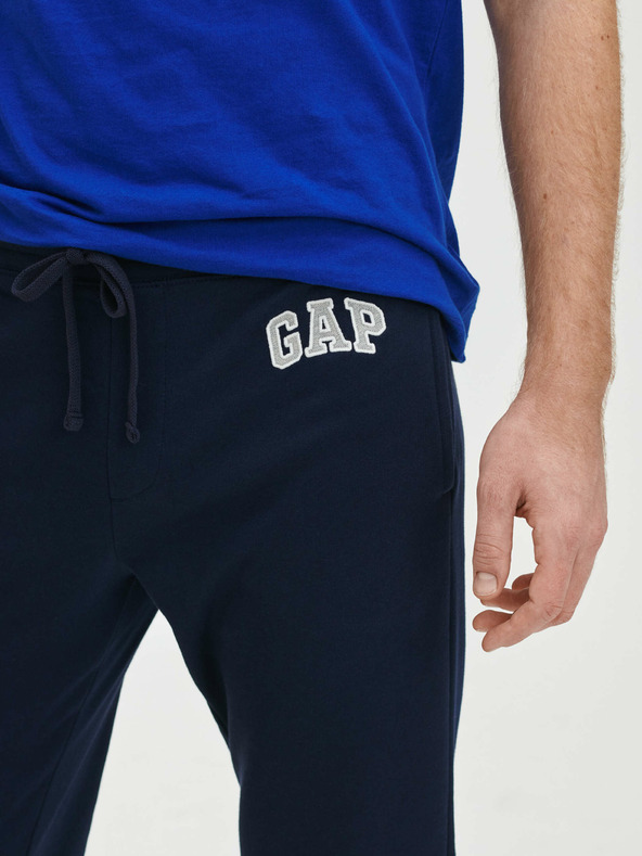 GAP Superge z logotipom GAP