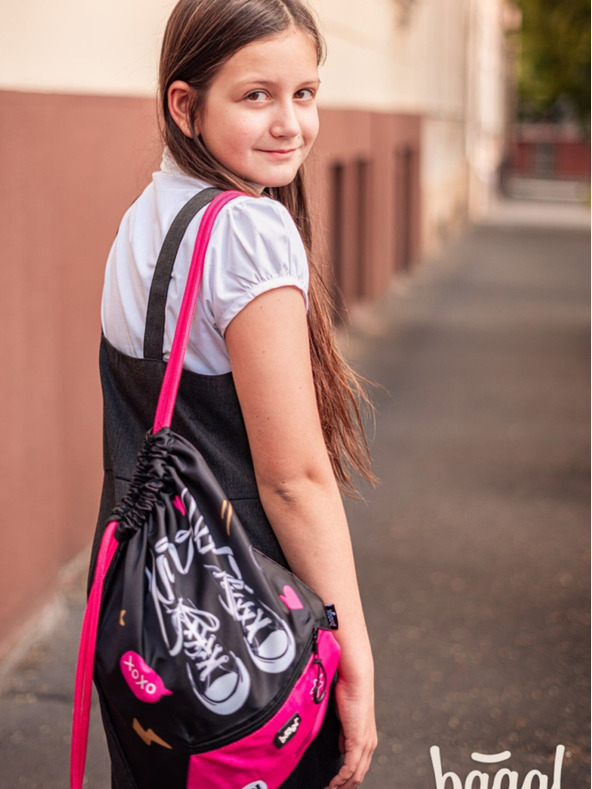 BAAGL  Črna torba z žepom za superge Baagl