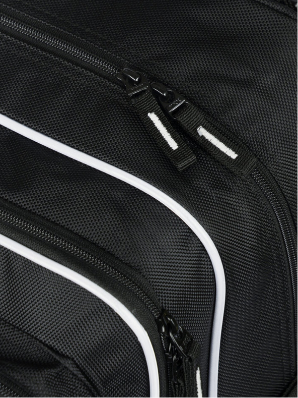 BAAGL  Črni šolski nahrbtnik Baagl Cubic Goal