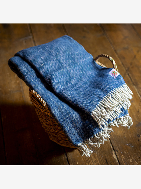 Balkanova Volnena odeja Elma IV - mornarsko modra