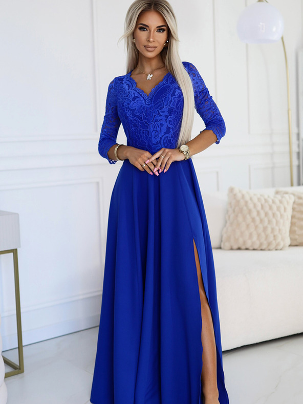 numoco Elegantna čipkasta dolga obleka z izrezom - modra Numoco AMBER