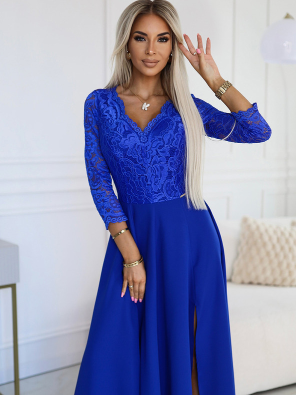 numoco Elegantna čipkasta dolga obleka z izrezom - modra Numoco AMBER