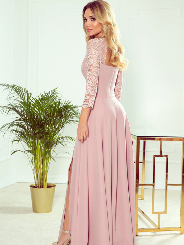 numoco Elegantna čipkasta dolga obleka z dekoltejem - umazano rožnata Numoco AMBER