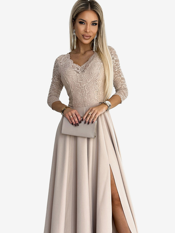 numoco Čipkasta elegantna dolga obleka z izrezom in razporkom za noge - bež Numoco AMBER