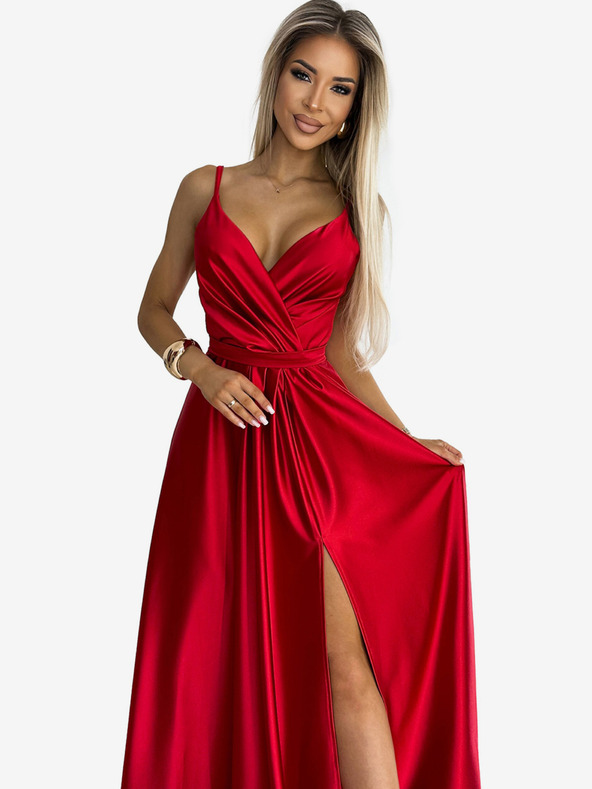 numoco Elegantna dolga satenasta obleka z dekoltejem in razporkom na nogah - rdeča Numoco JULIET