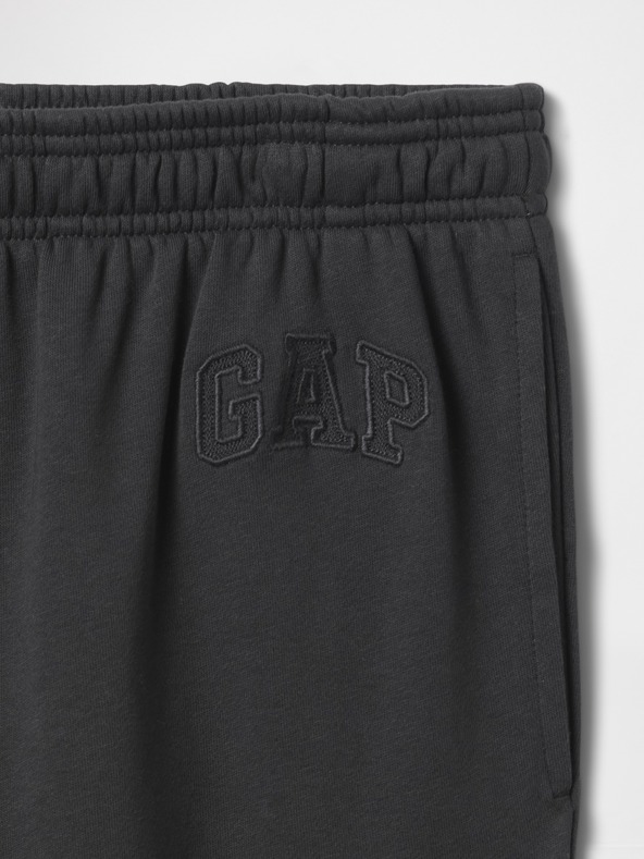 GAP Superge z logotipom GAP