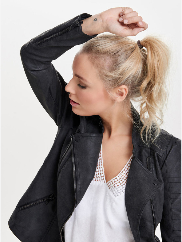 ONLY Črna ženska usnjena krivuljasta jakna z žepi ONLY Biker