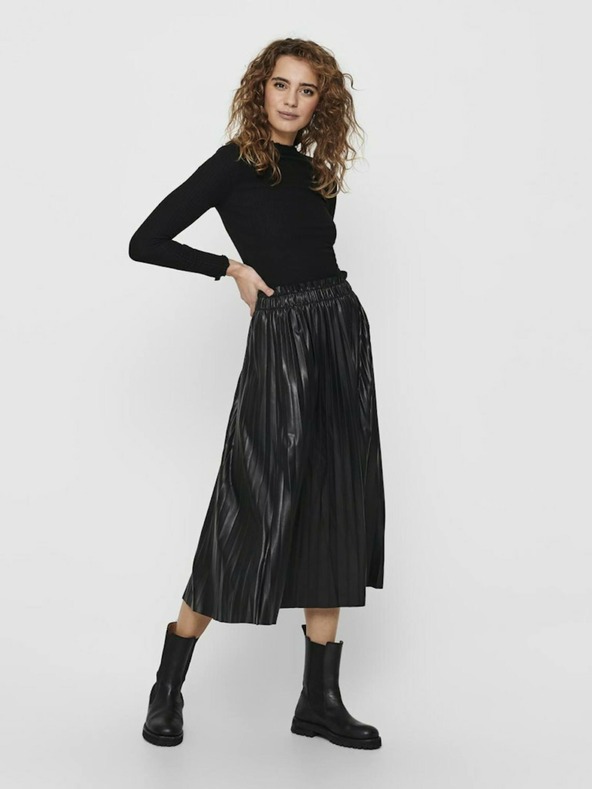 ONLY Črna rebrasta majica ONLY Emma