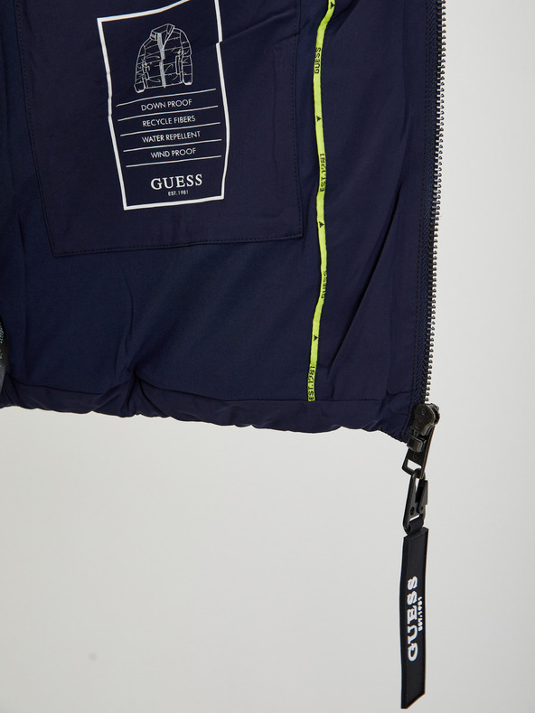 Guess Guessova temno modra prešita zimska jakna