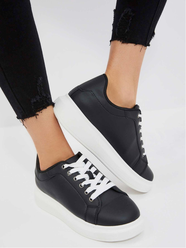 Moodo Črne ženske usnjene superge Moodo