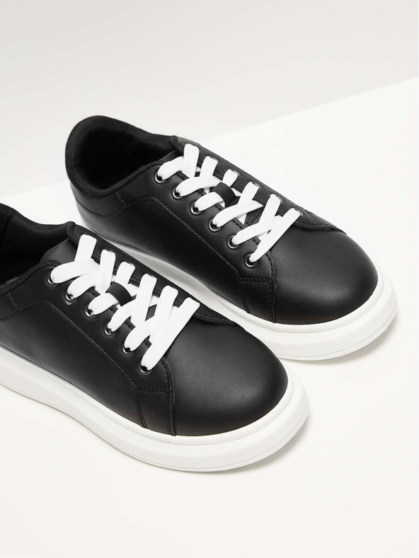 Moodo Črne ženske usnjene superge Moodo