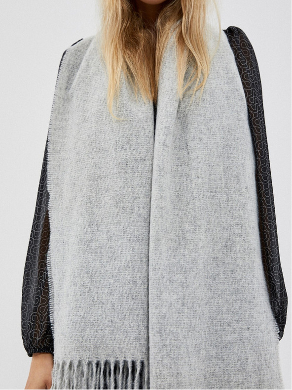 Moodo Enostaven šal z robovi