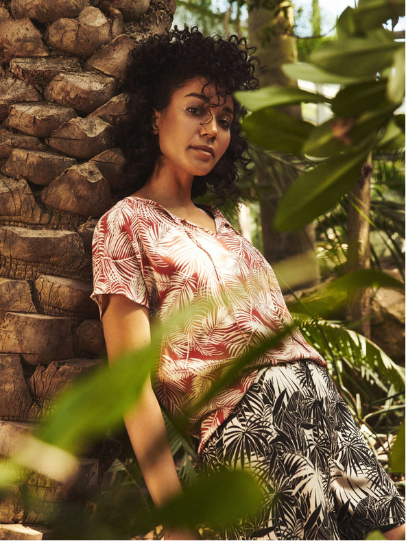 Moodo Bela in rdeča ženska vzorčasta bluza Moodo