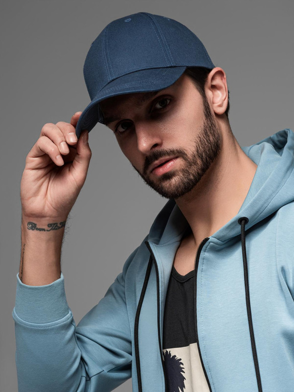Ombre Clothing Moška enobarvna kapa modre barve Ombre Clothing