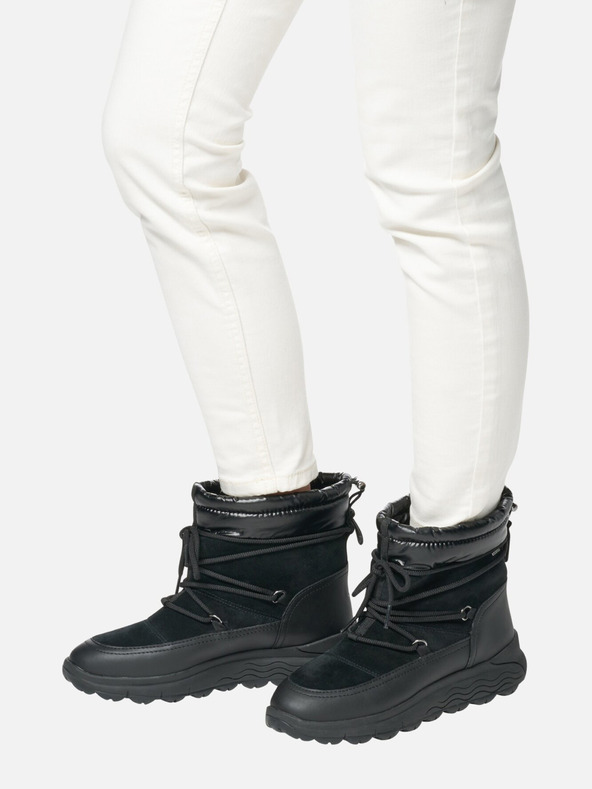 Geox Črni ženski gležnjarji Geox Spherica 4X4 Abx