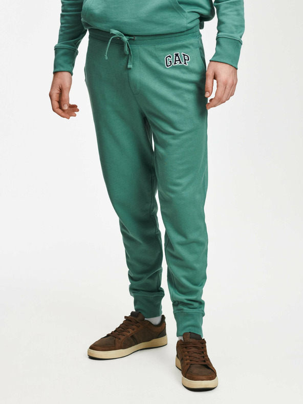 GAP Superge z logotipom GAP