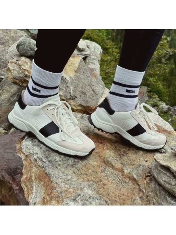 Vasky Botas Nordic Shadow - Moški usnjeni športni copati / škornji belo-črne barve češka proizvodnja iz Zlína