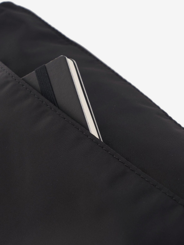 Hedgren Črna ženska torbica s križem Hedgren Eye M