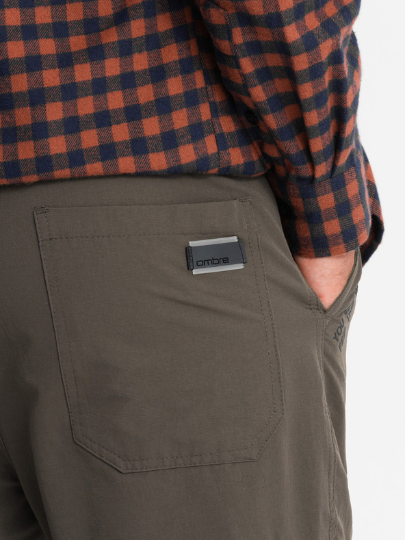 Ombre Clothing Moške jogger hlače z žepi in potiskom temno olivno zelene barve Ombre oblačila