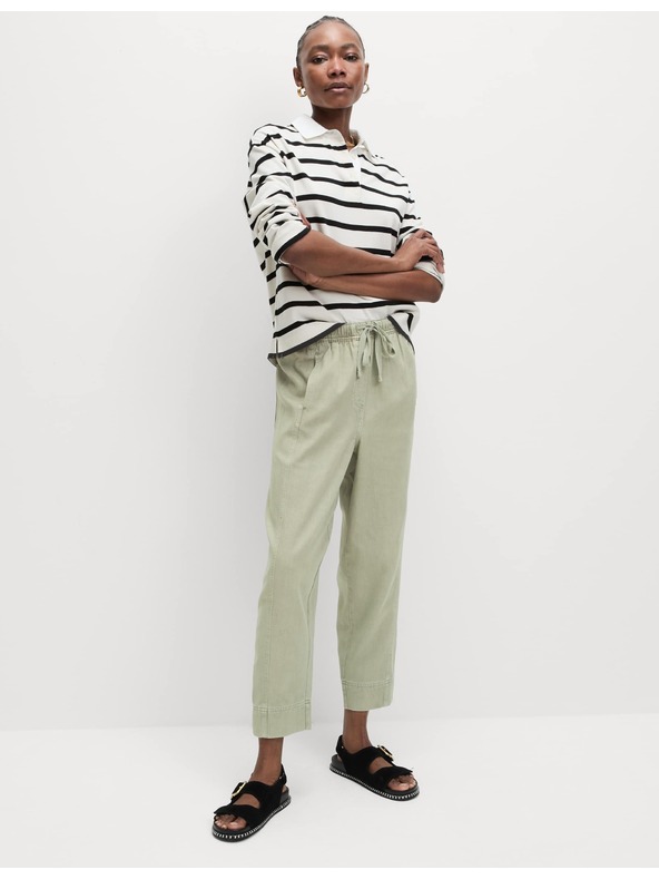 Marks & Spencer Farbené navliekacie nohavice zúženého strihu so sťahovacou šnúrkou Marks & Spencer zelená