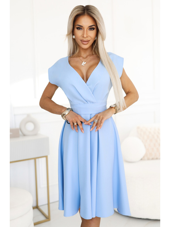 numoco Nabrčkana midi obleka z izrezom v obliki svinčnika in pasom Numoco