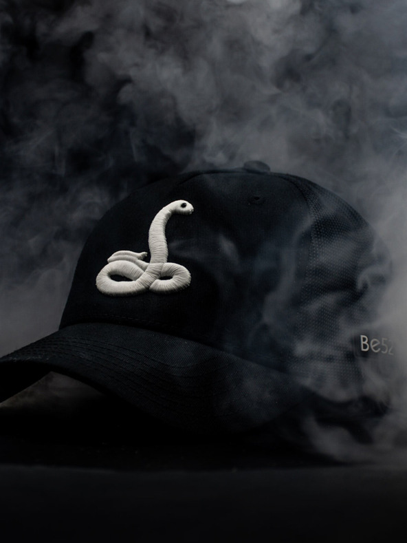 Be52 Be52 Snake kapa premium črna/bela