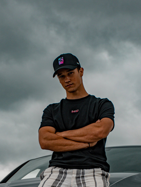 Be52 Be52 Palms kapa premium črna