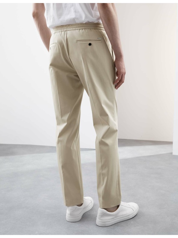 Marks & Spencer Lahke funkcionalne hlače, rahlo razširjenega kroja Marks & Spencer bež