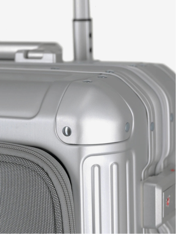 Travelite Potovalni kovček Travelite Next 4w S s sprednjim žepom v srebrni barvi