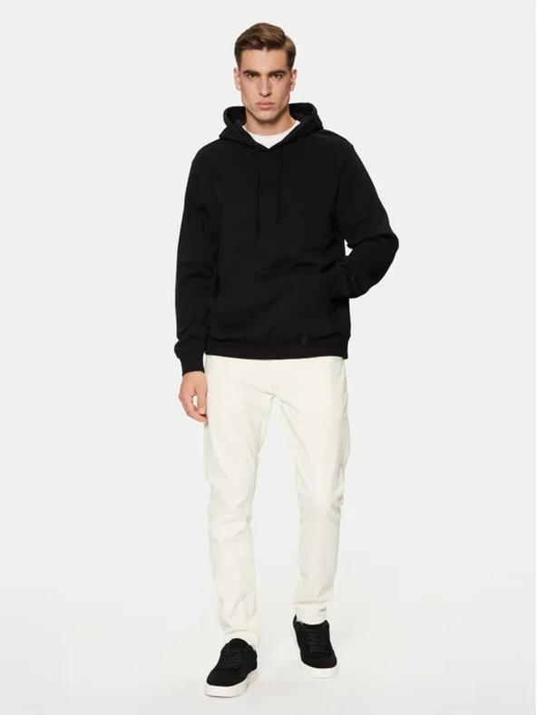 Guess Jeans Moška črna jopica z izvezenim logotipom in kapuco Guess jeans