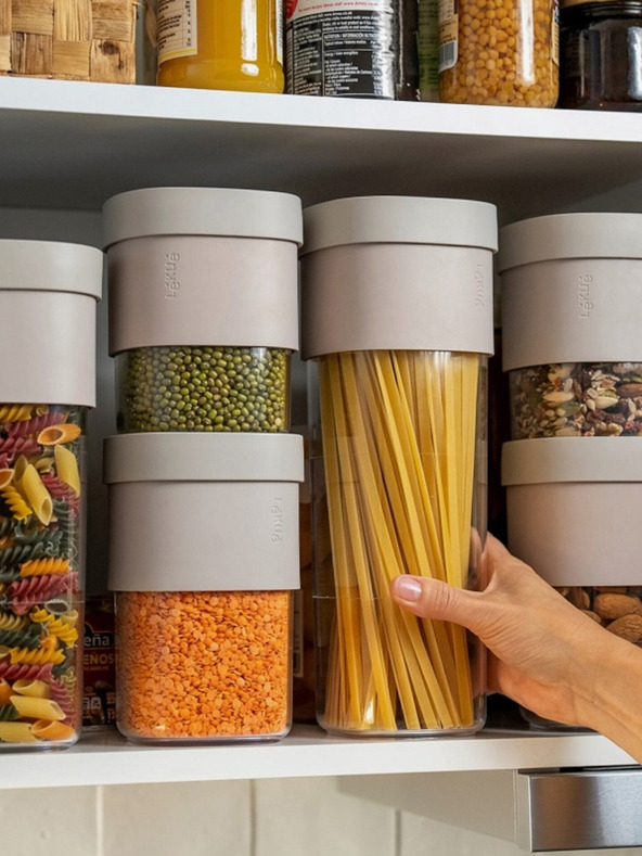 Lékué Komplet treh posod za shranjevanje suhe hrane v svetlo sivi barvi Lékué Flip Storage Set