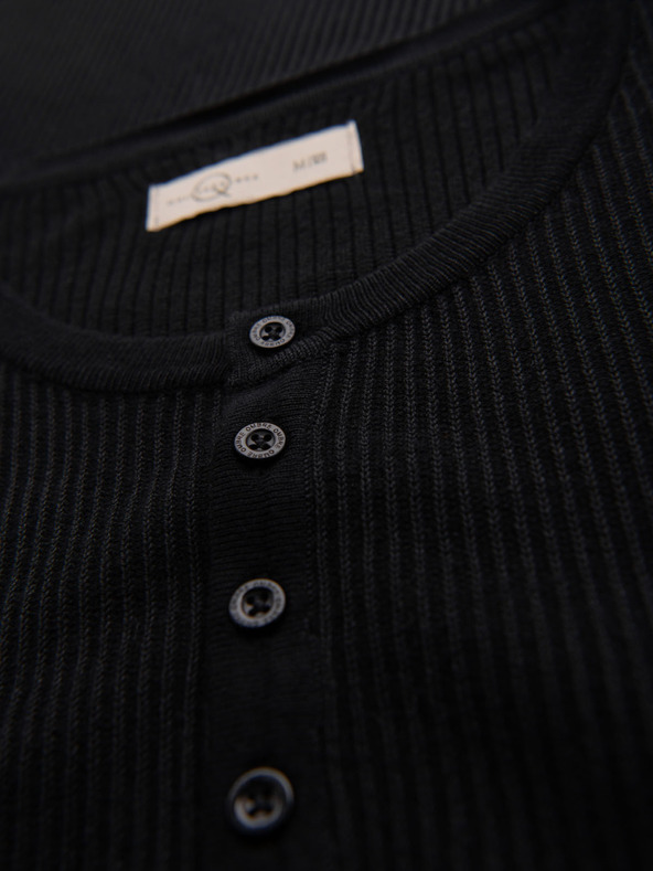 Ombre Clothing Moška pletena majica z gumbi ob izrezu - črna