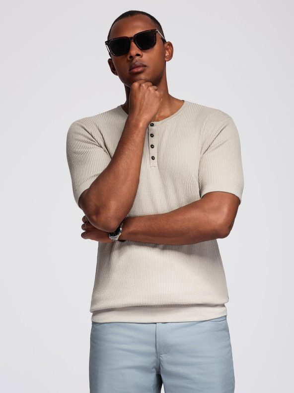 Ombre Clothing Moško pleteno majico z gumbi pri izrezu - svetlo sivo