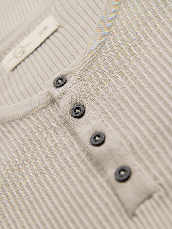 Ombre Clothing Moško pleteno majico z gumbi pri izrezu - svetlo sivo