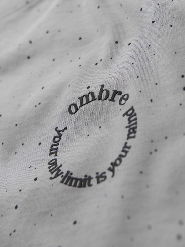 Ombre Clothing Moško bombažno majico s tiskom in okroglim izrezom - svetlo sivo