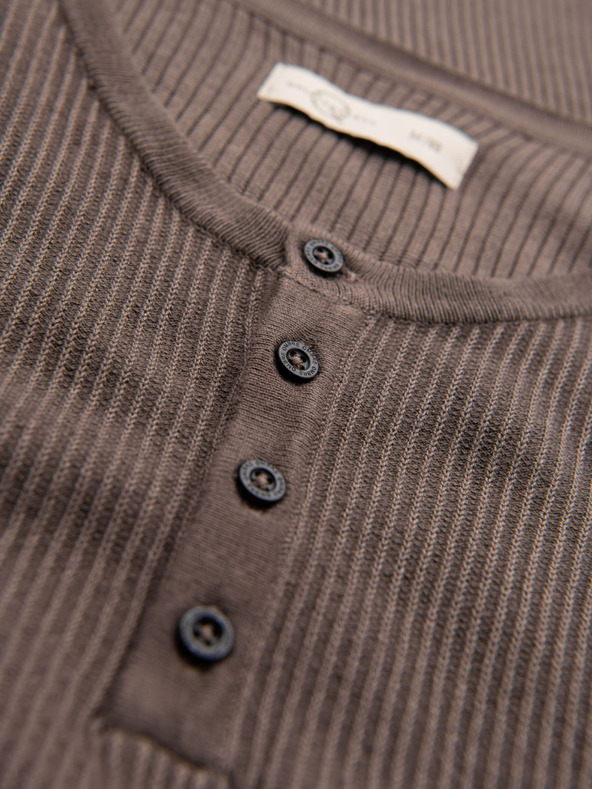 Ombre Clothing Moško pleteno majico z gumbi pri izrezu - sivo