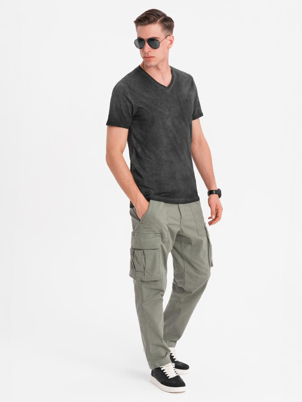 Ombre Clothing Moška bombažna majica z V-izrezom in opranim učinkom - črna