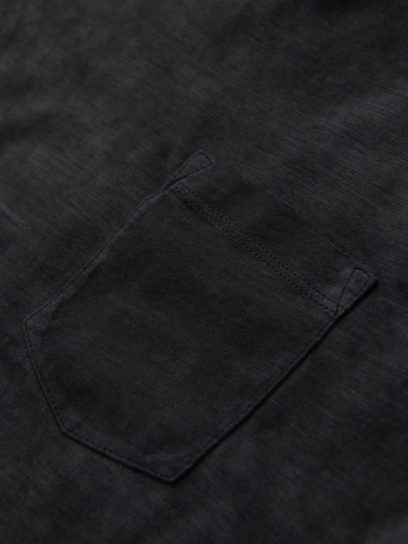 Ombre Clothing Moška bombažna majica z V-izrezom in opranim učinkom - črna