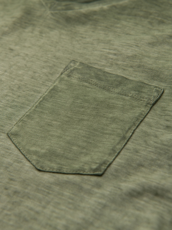 Ombre Clothing Moška bombažna majica z V-izrezom in opranim učinkom - olivno zelena