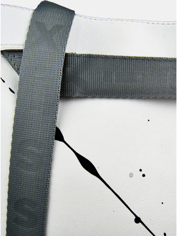 Xiss Xiss Splashed White City nahrbtnik