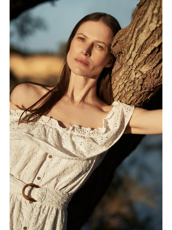 Moodo Dolge obleke z spuščenimi rameni