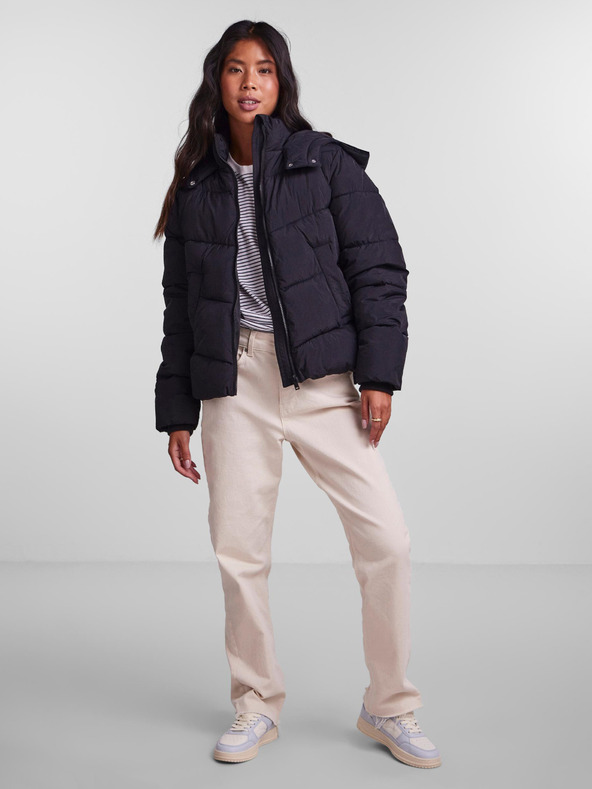 Pieces Pieces Jamilla prešita jakna v črni barvi