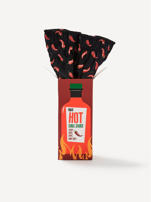 Celio Črne moške kratke hlače z vzorcem v darilnem paketu Celio Hot chilli sauce