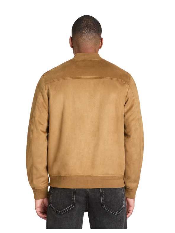 Celio Jakna iz umetnega semiša Judain