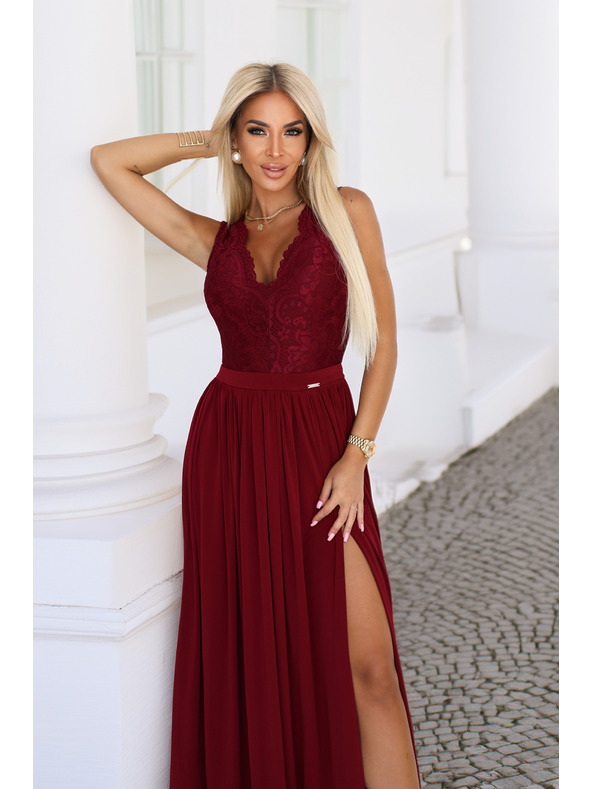numoco Dolge obleke LEA z čipkastim izrezom in razporkom - vinsko rdeče