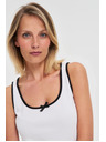 Moodo Ženska bela tank top majica s črnim robom