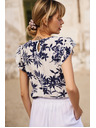 Moodo Ženska majica Moodo – bela z modrimi cvetovi